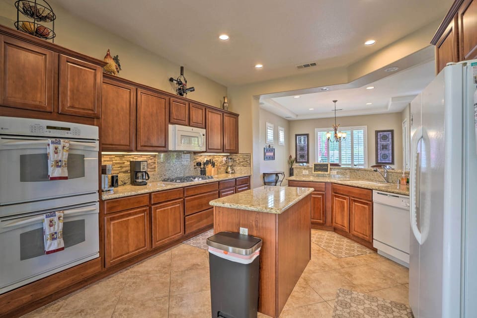 Kitchen | Cooking Basics | Coffee Maker | Paper Towels/Trash Bags Provided