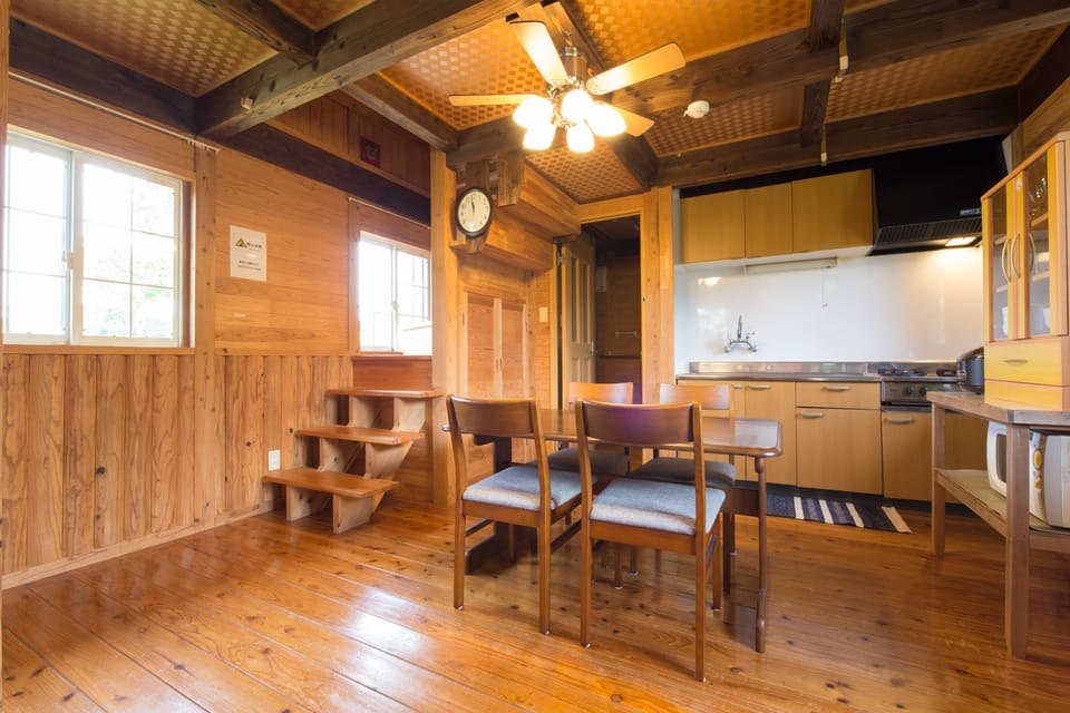 Private Vacation Home | Desk, WiFi (free), bed sheets