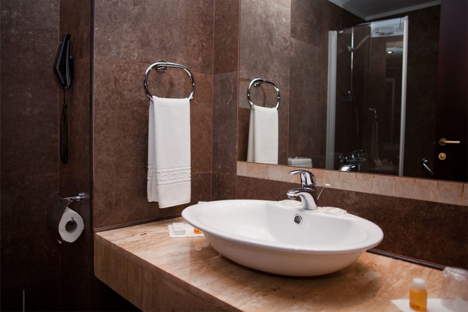 Bathroom sink