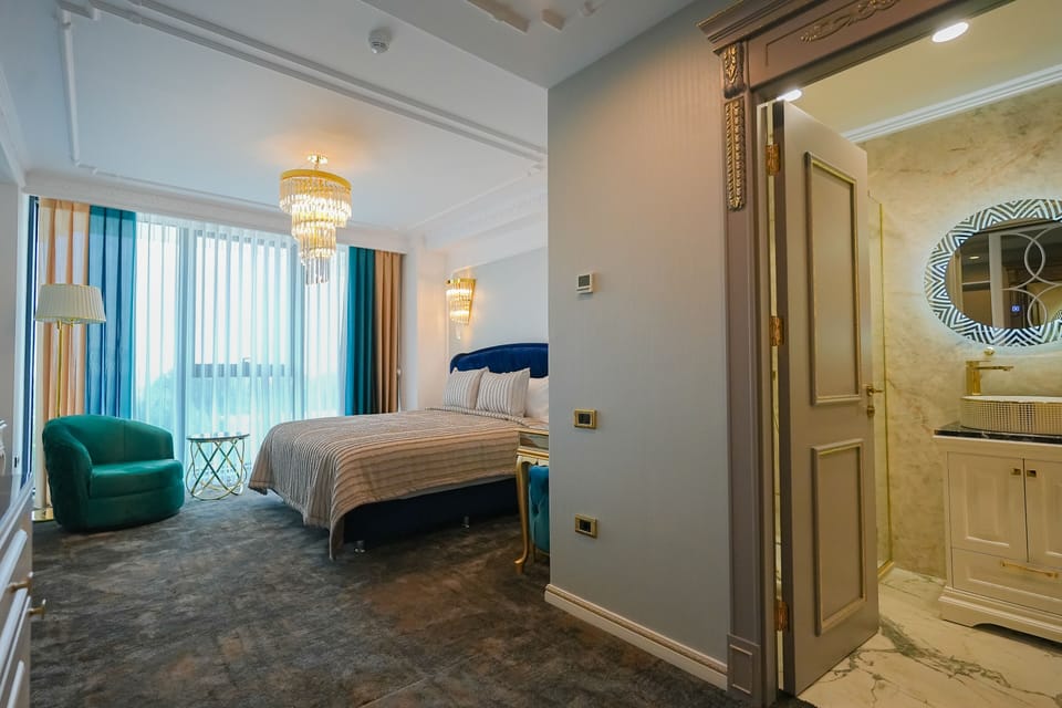 Double Room | Minibar, in-room safe, desk, blackout drapes