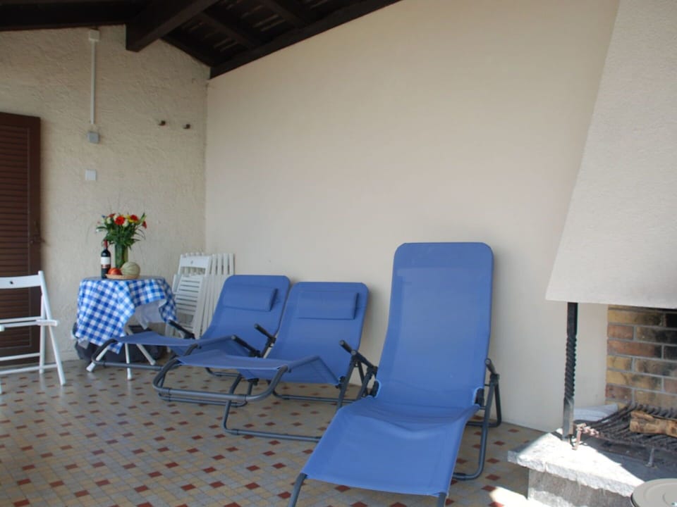 Blue, Room, Property, Furniture, Chair, House, Building, Table, Real Estate, Floor