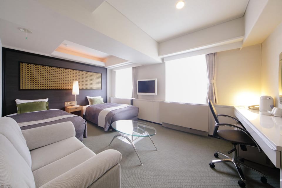 Deluxe Twin Room, 2 Twin Beds, Smoking | Iron/ironing board, free WiFi, bed sheets