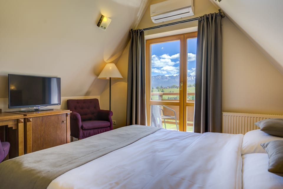 Premium Double Room, Balcony, Mountain View | Egyptian cotton sheets, premium bedding, minibar, in-room safe