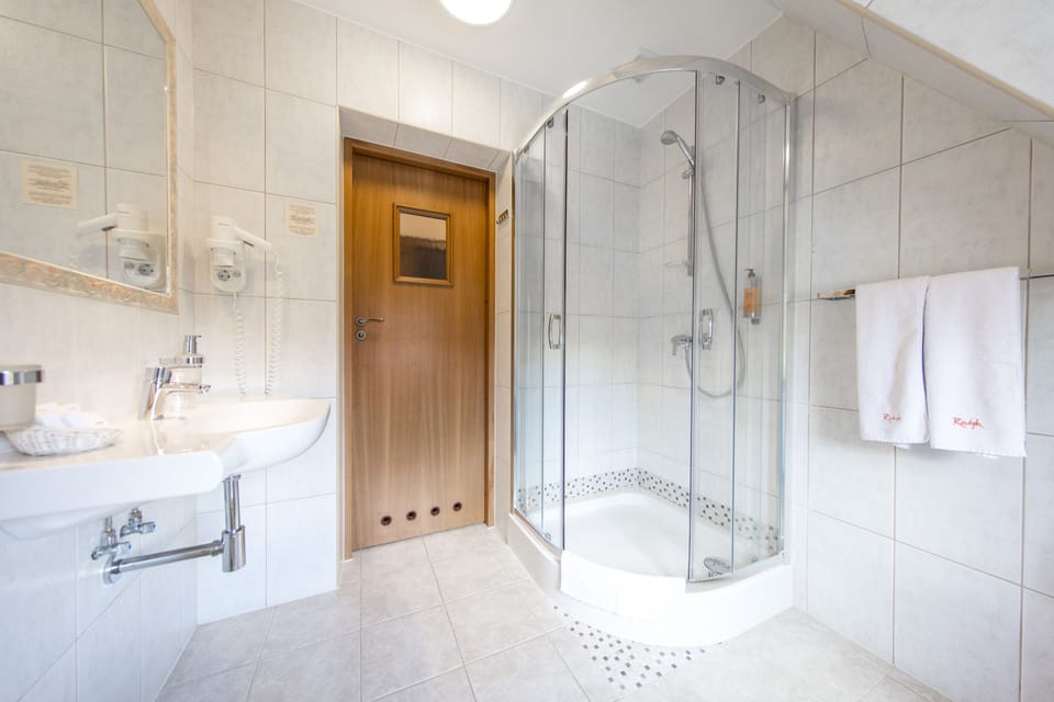 Shower, free toiletries, hair dryer, towels