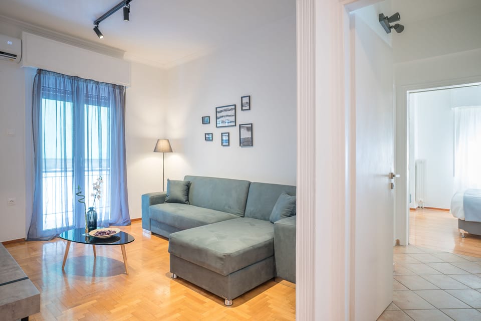 Apartment | Living area | Flat-screen TV