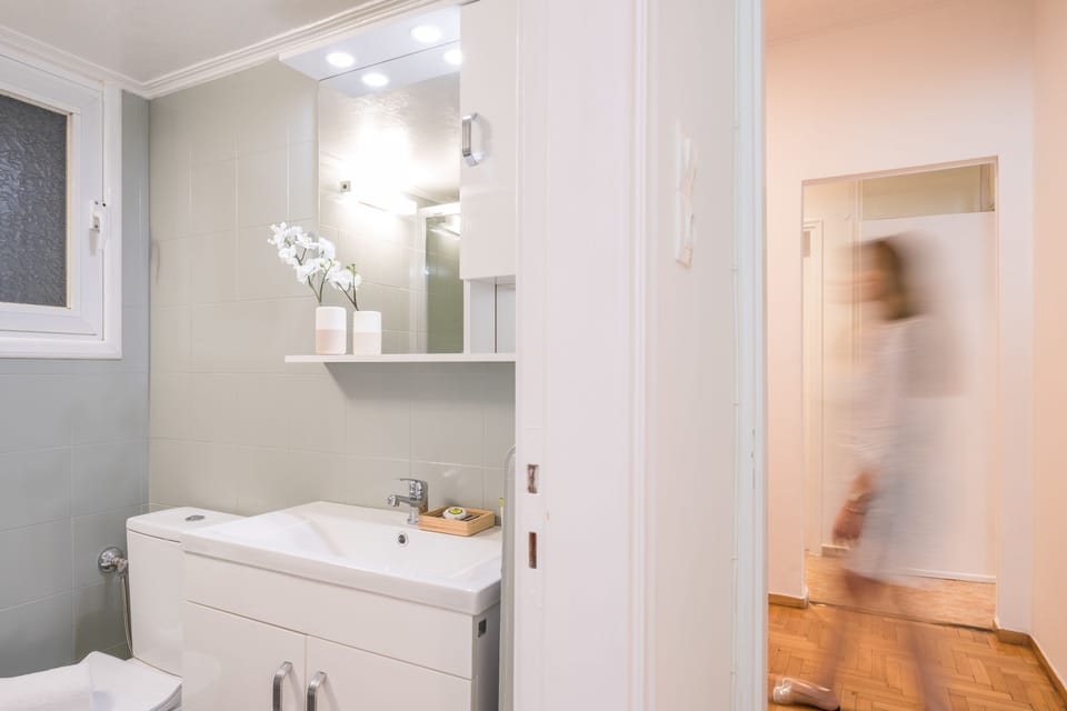 Apartment | Bathroom | Combined shower/tub, deep soaking tub, rainfall showerhead, hair dryer