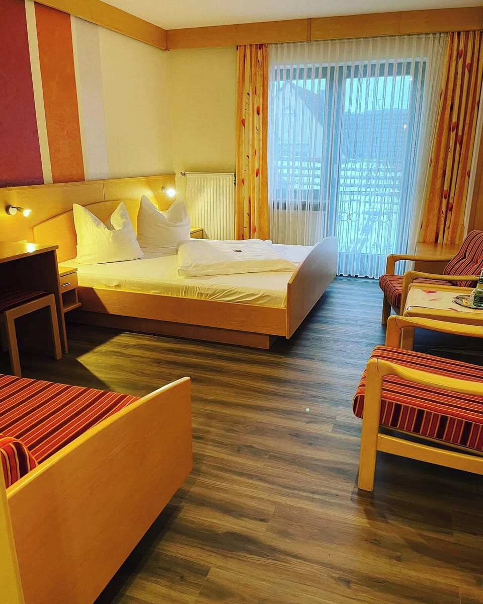 Business Room | In-room safe, desk, blackout drapes, iron/ironing board (on request)