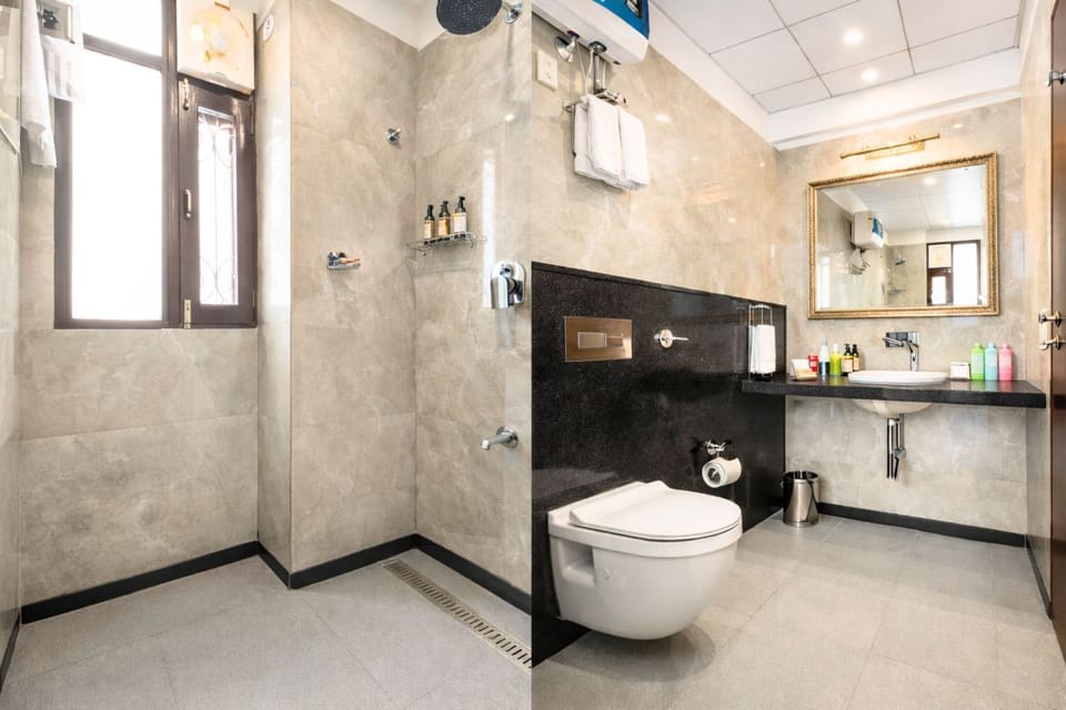 Executive Double Room, 1 Bedroom, Private Bathroom, Garden View | Bathroom | Shower, free toiletries, hair dryer, bathrobes