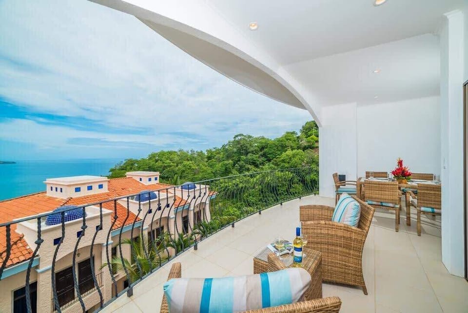 Enjoy meals with a view that never gets old.