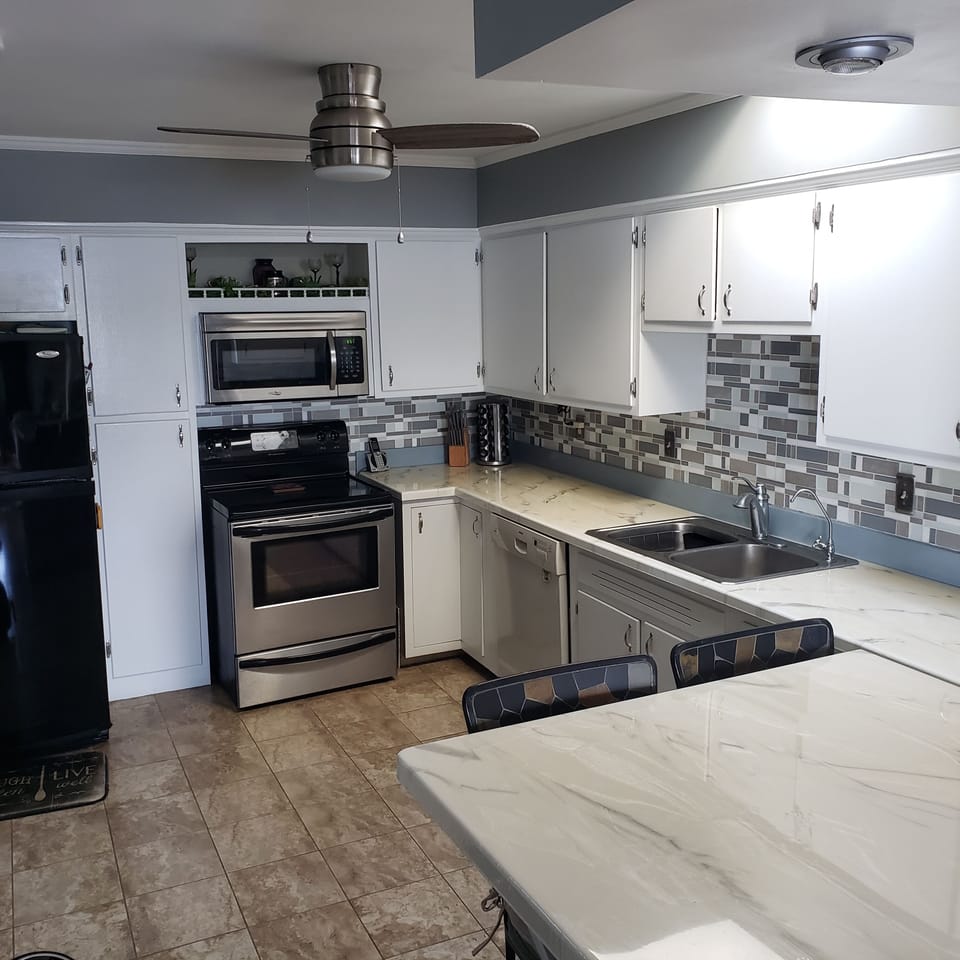 Full kitchen