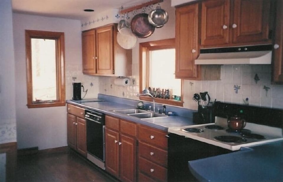 A Gourmet kitchen Breakfast Bar for 2 plus Dining Table that sits 6