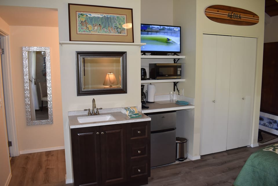 Flat Screen, Mini-Fridge,MicroWave,Coffee Maker,Toaster


