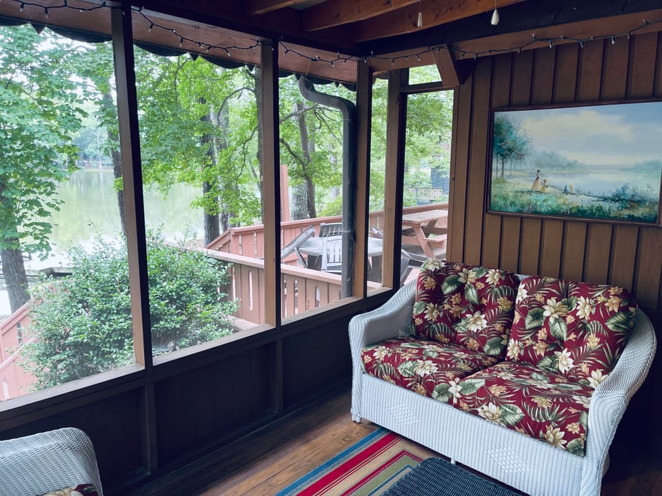 Screened Porch Looking Towards Deck and Lake