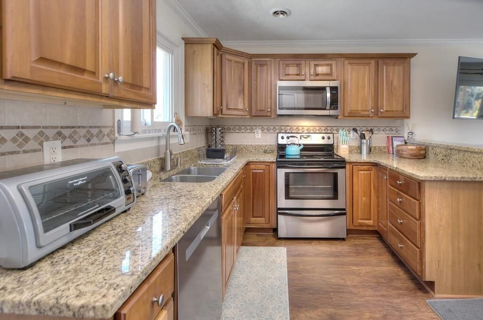 Kitchen Appliances
GW 10.30.24