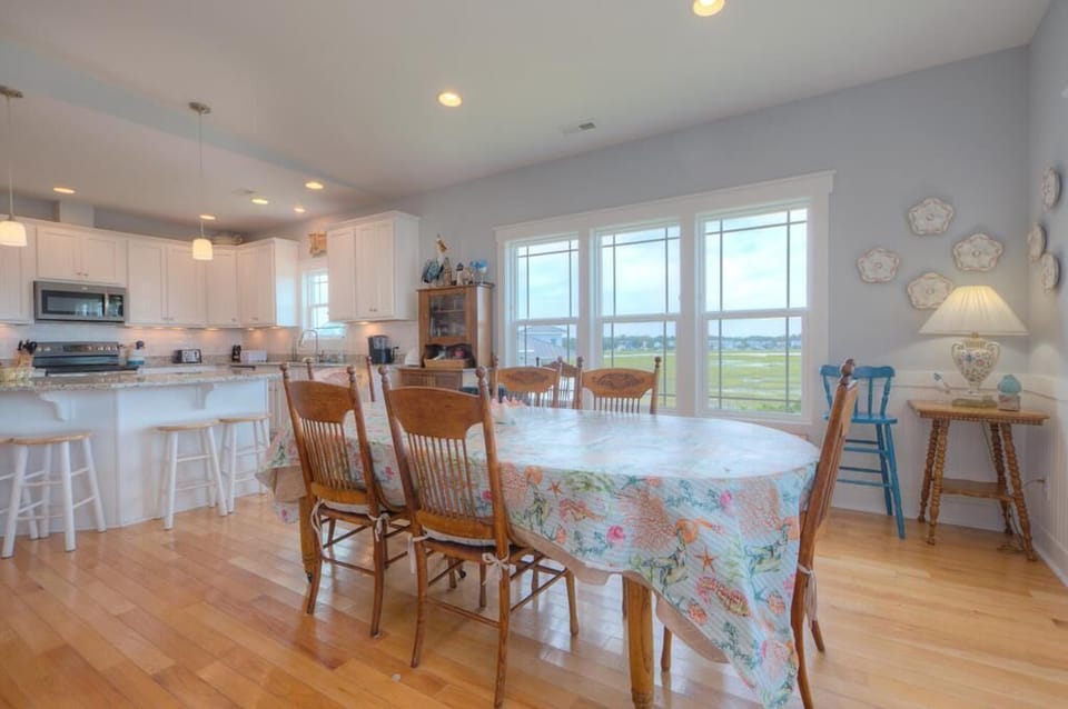 Dining Area
GW 8-28-25