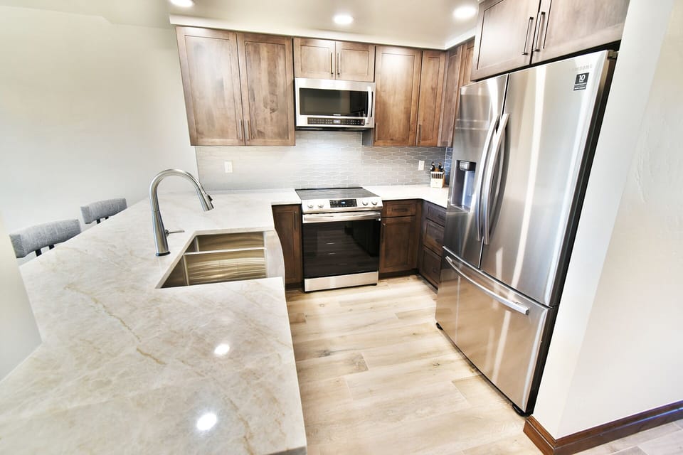 Fully Equipped Kitchen with Granite, Stainless - Fully Equipped Kitchen with Granite, Stainless