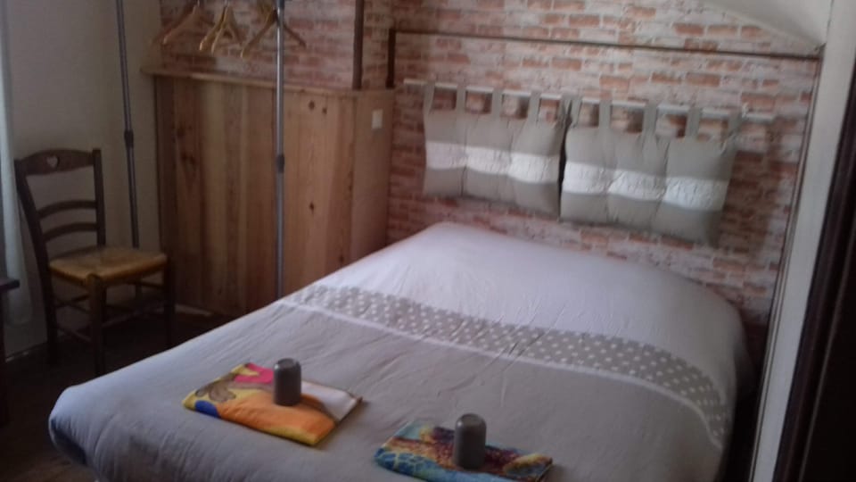 Double Room | Iron/ironing board, free WiFi, bed sheets