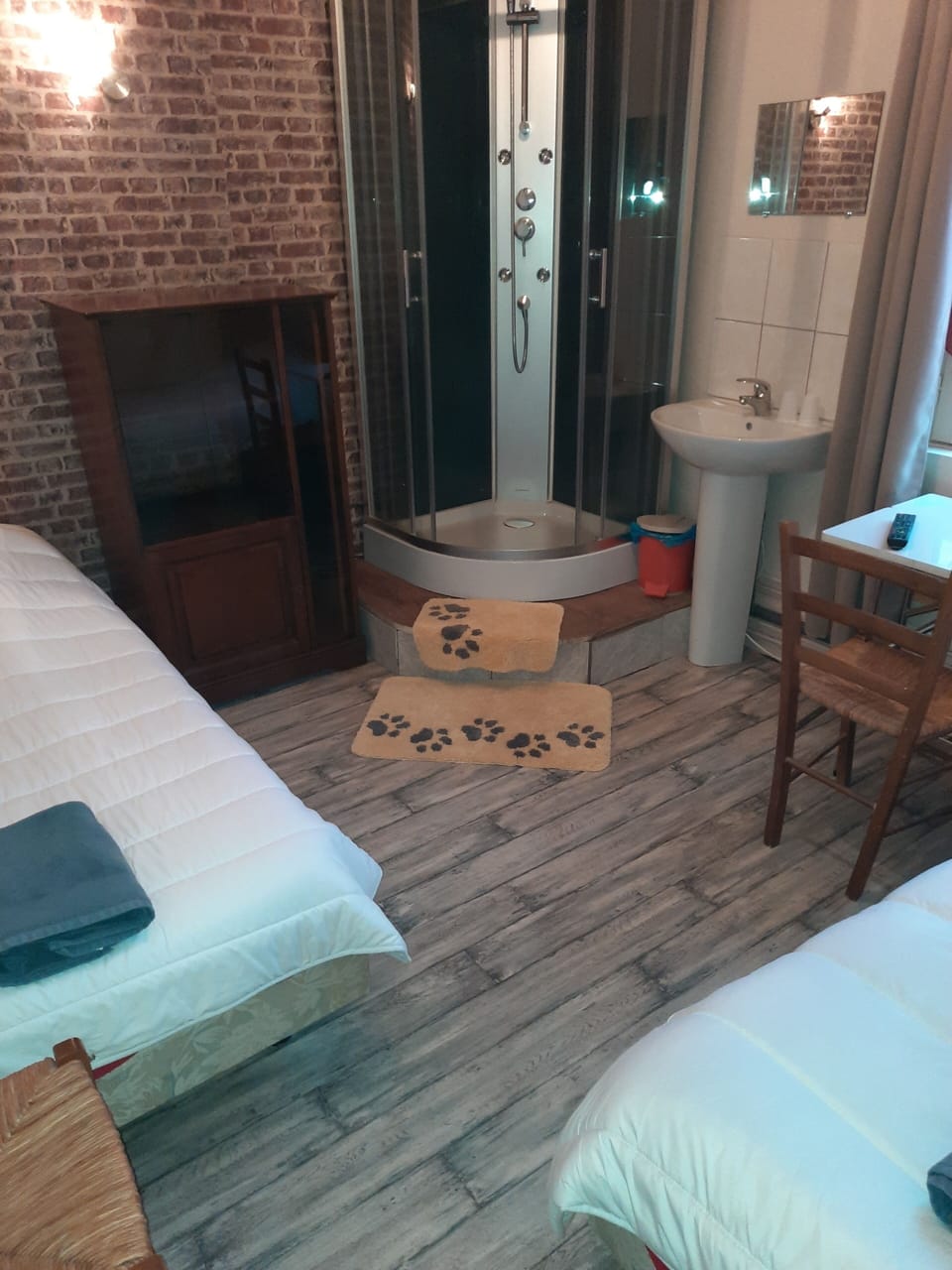 Twin Room | Iron/ironing board, free WiFi, bed sheets