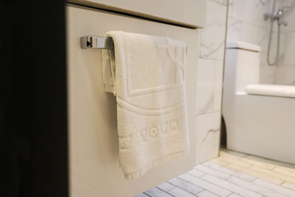 Superior Single Room | Bathroom | Shower, rainfall showerhead, free toiletries, hair dryer