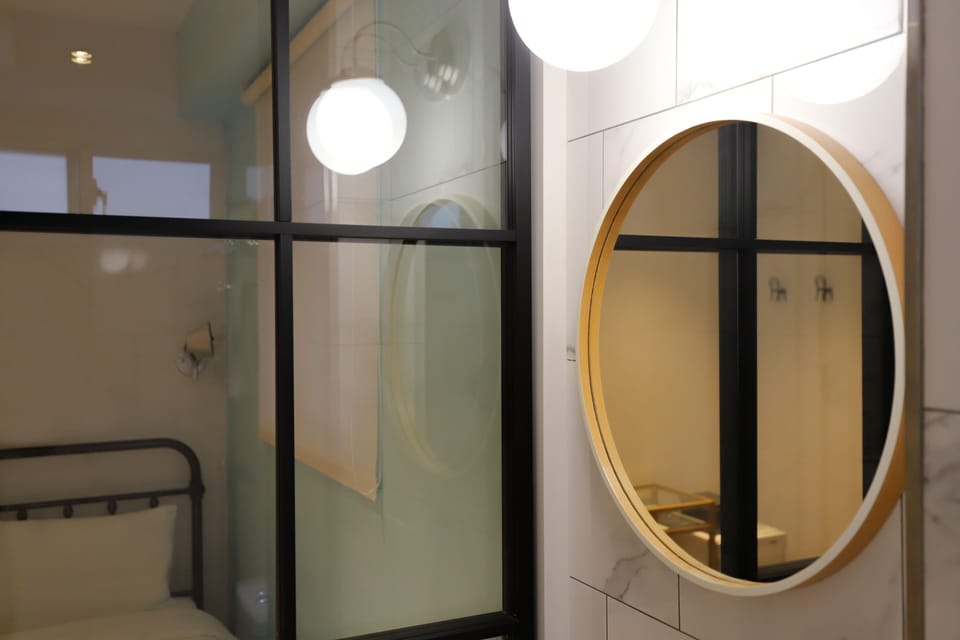 Superior Single Room | Bathroom | Shower, rainfall showerhead, free toiletries, hair dryer