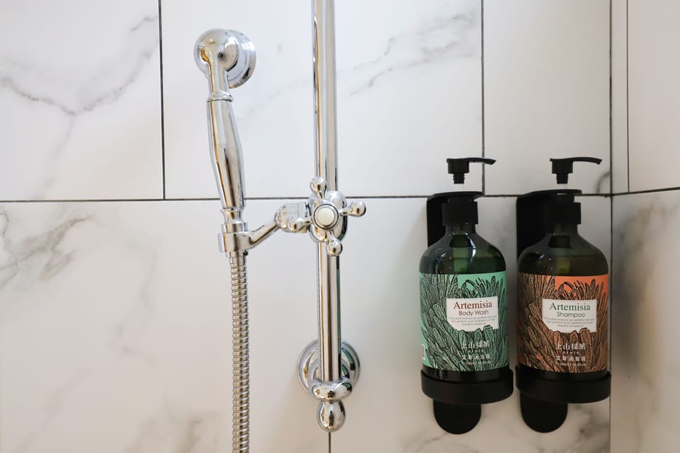 Superior Single Room | Bathroom | Shower, rainfall showerhead, free toiletries, hair dryer