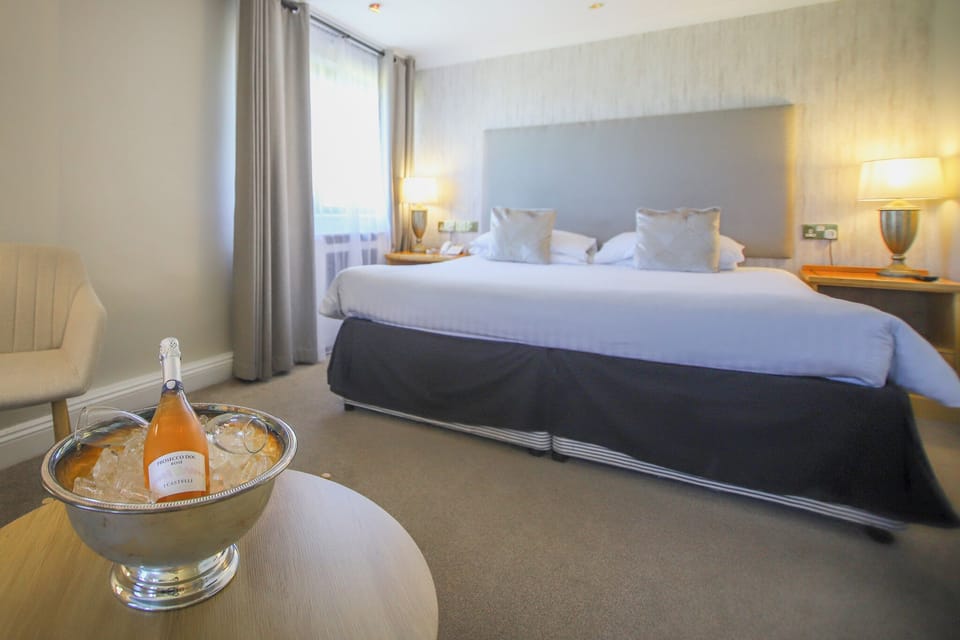 Executive Double Room | Desk, free WiFi, bed sheets