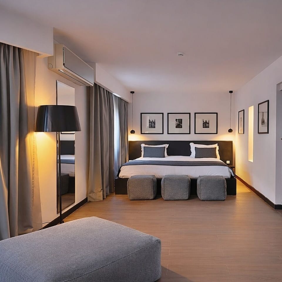 Executive Suite | Premium bedding, down comforters, minibar, in-room safe