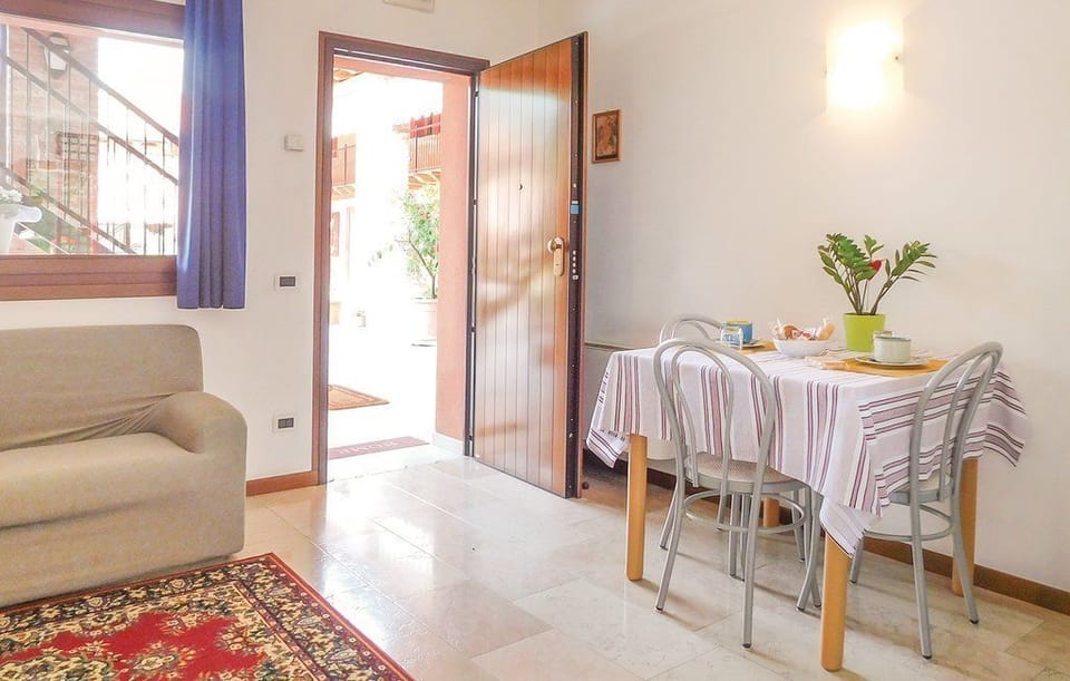 Apartment, 1 Bedroom | In-room dining