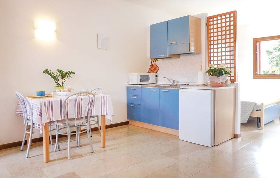 Apartment, 1 Bedroom | Private kitchenette | Full-size fridge, microwave, stovetop, cookware/dishes/utensils