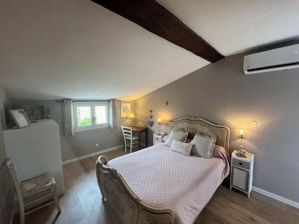 Standard Room, 1 Double Bed, Non Smoking | Premium bedding, individually furnished, blackout drapes