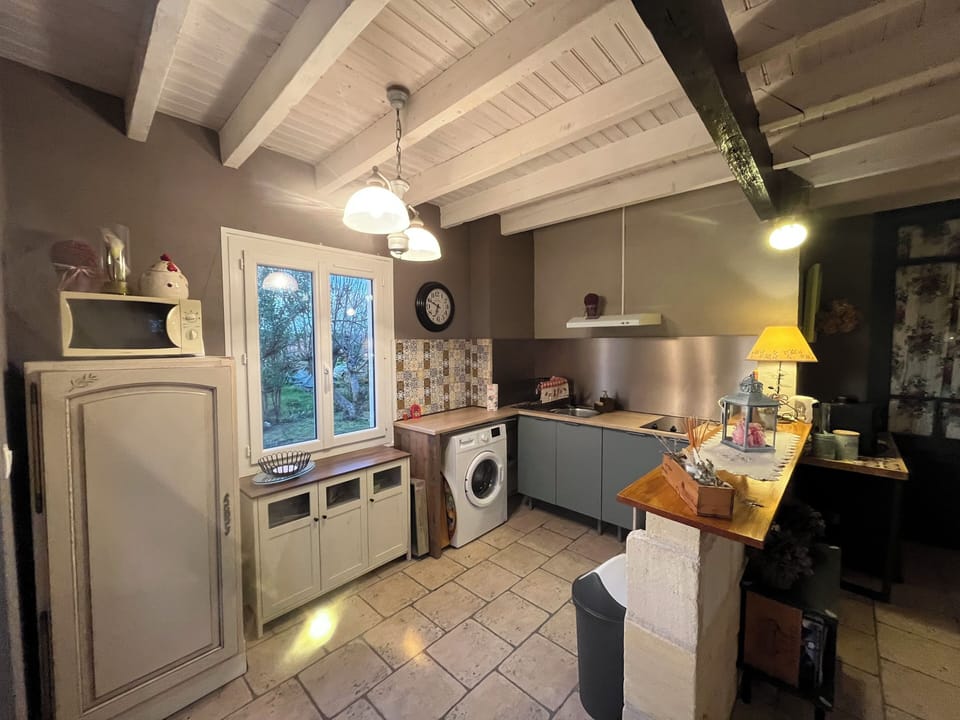 Standard Room, 1 Double Bed, Non Smoking | Private kitchen | Full-size fridge, microwave, stovetop, espresso maker
