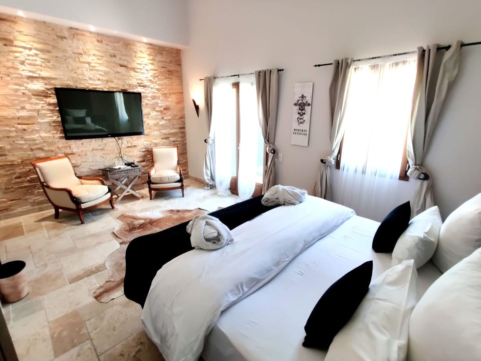 Junior Suite (VALBERG) | Minibar, in-room safe, individually decorated, individually furnished