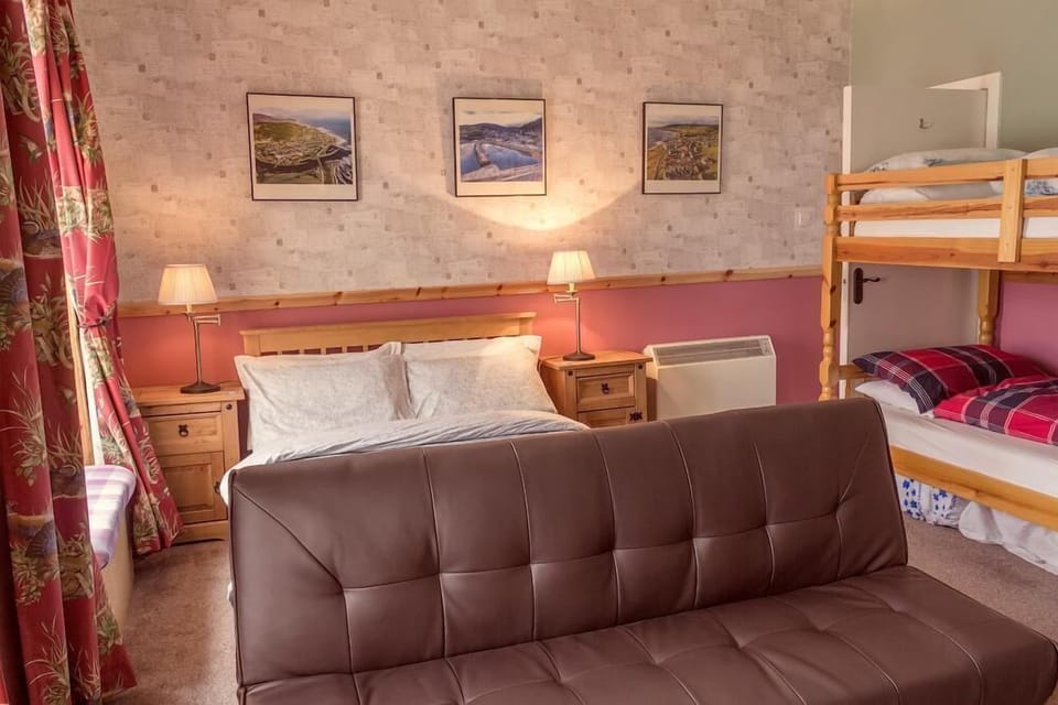 Family Room, Multiple Beds, Ensuite | Desk, blackout drapes, iron/ironing board, free WiFi