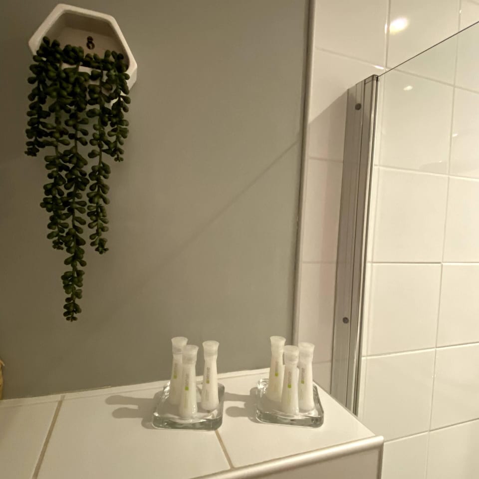 Classic Double Room, Courtyard View (Aristide) | Bathroom