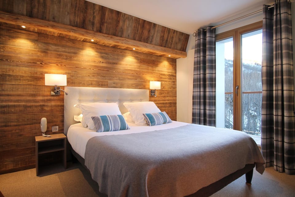 Comfort Room, 1 Double or 2 Twin Beds, Non Smoking | Premium bedding, in-room safe, desk, soundproofing