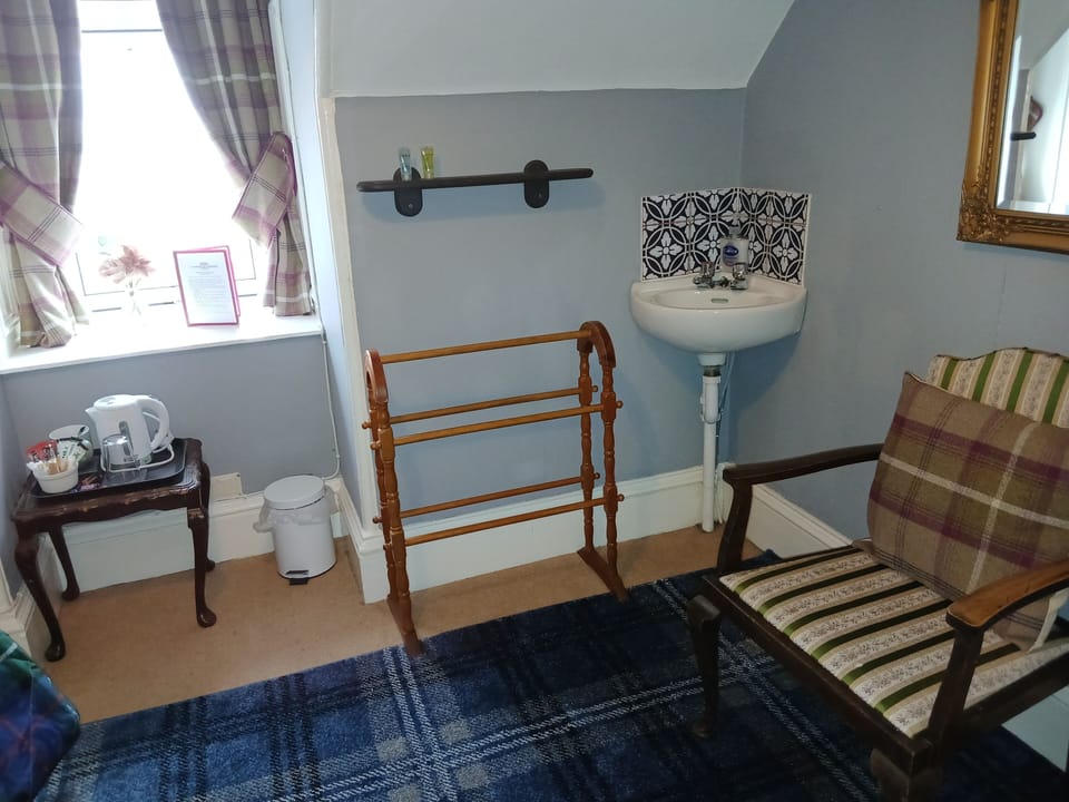 Premium bedding, soundproofing, iron/ironing board, free WiFi