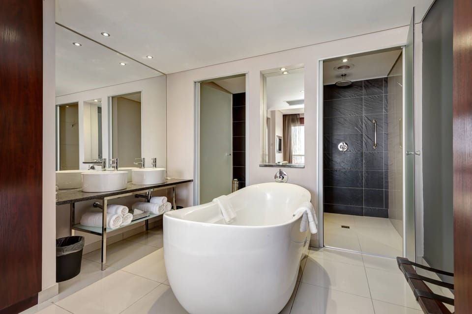 Separate tub and shower, free toiletries, hair dryer, towels