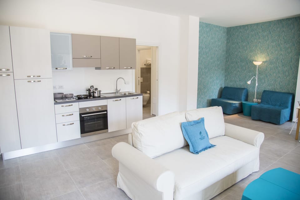 Comfort Apartment, 1 Bedroom | Living room | Flat-screen TV