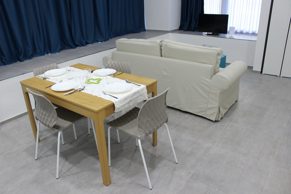 Comfort Apartment, 2 Bedrooms | Living room | Flat-screen TV
