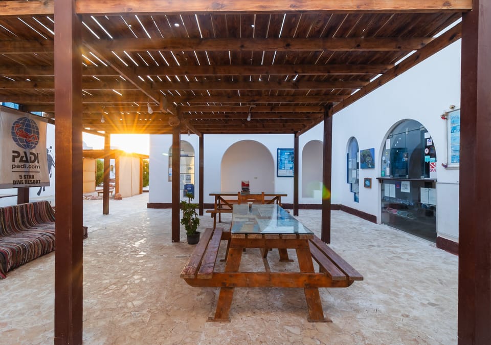 2 outdoor pools, pool umbrellas