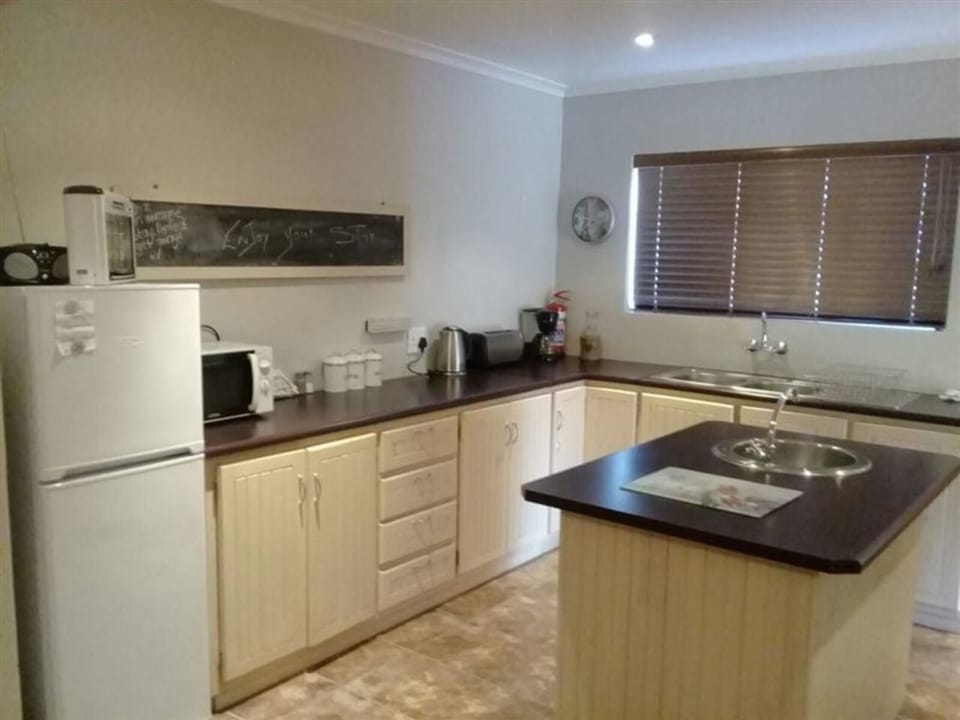 Comfort Cottage, 3 Bedrooms | Private kitchen | Full-size fridge, microwave, toaster, cookware/dishes/utensils