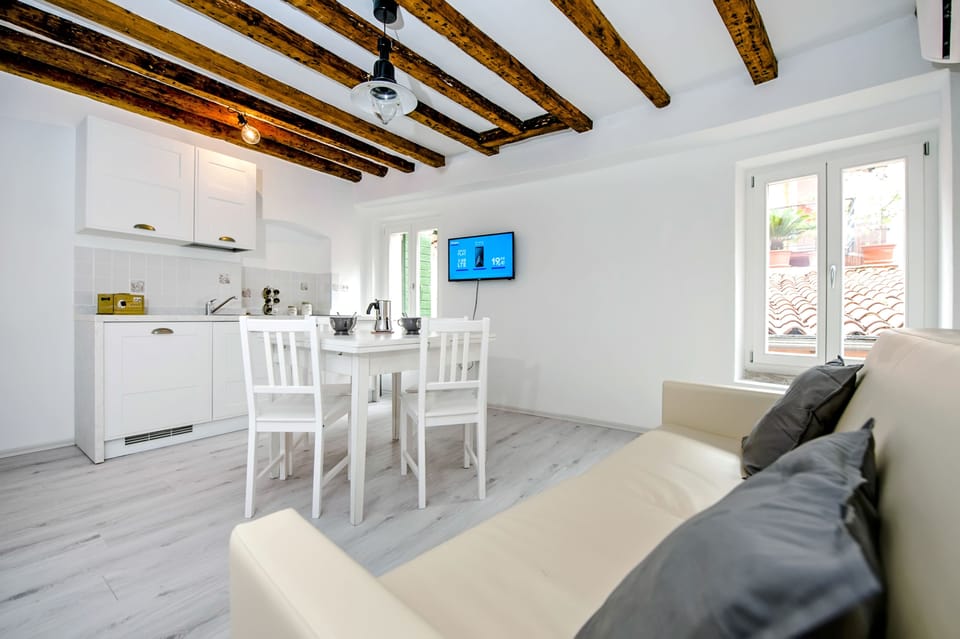 Basic Apartment | Living area | Flat-screen TV