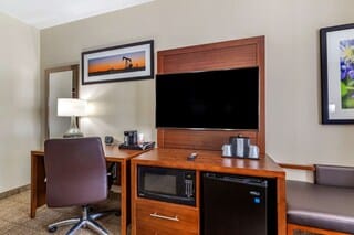 32-inch LED TV with cable channels, TV