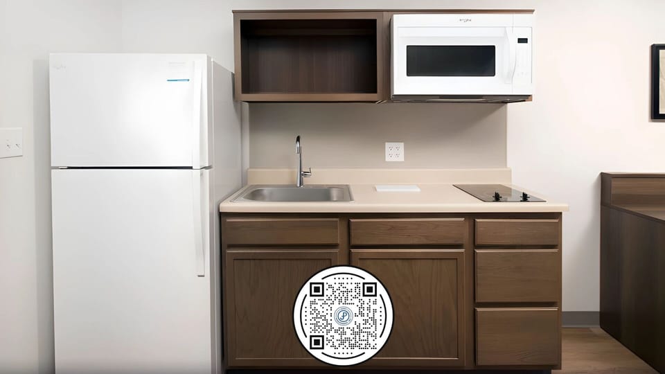 Full-size fridge, microwave, stovetop