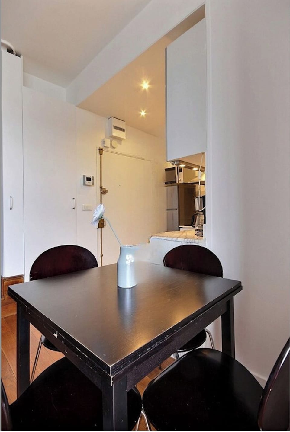 Dining table with 4 chairs.