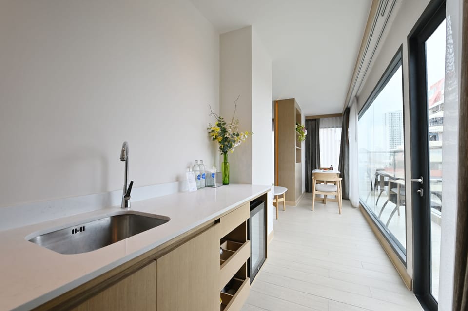 Royal Suite | Free minibar items, in-room safe, desk, blackout drapes