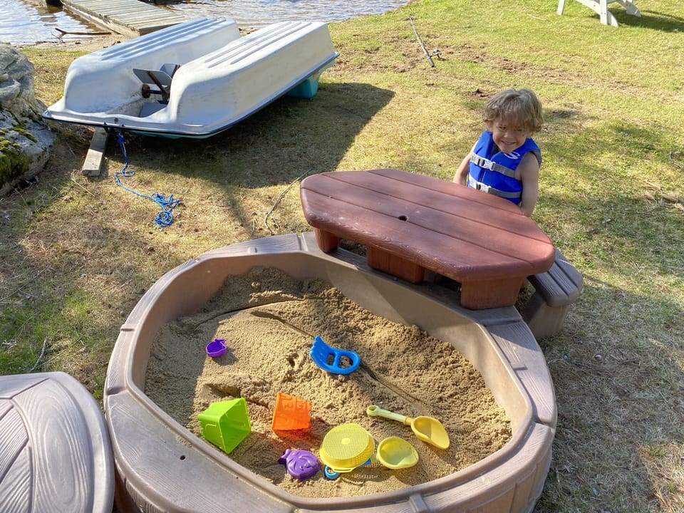 Covered sandbox 