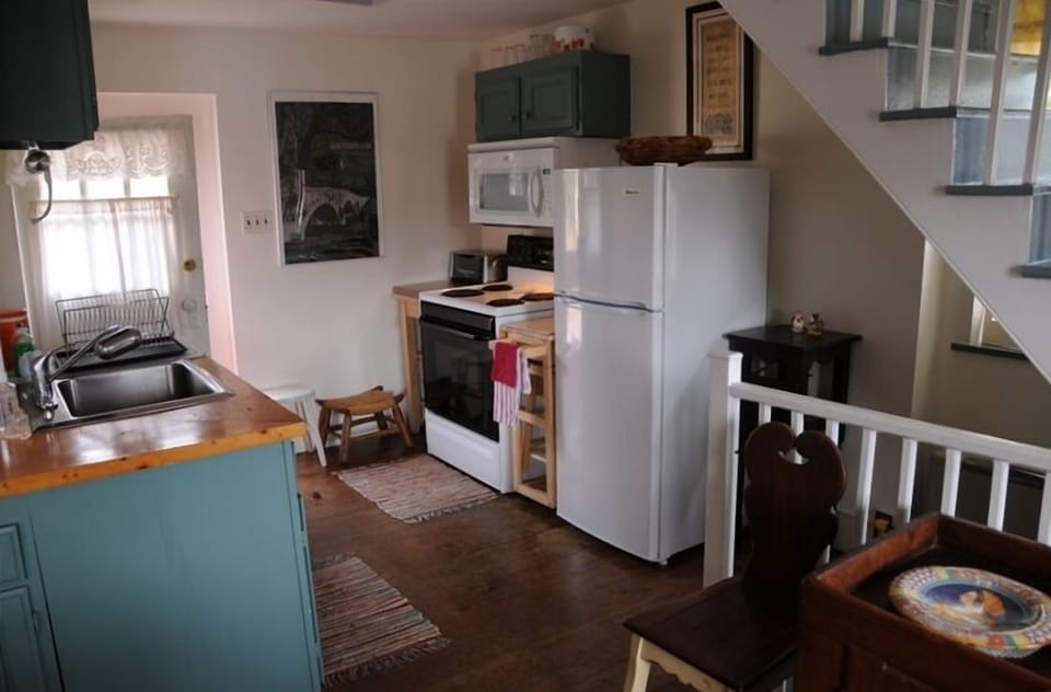 A full kitchen and continental breakfast make dining at home an option.