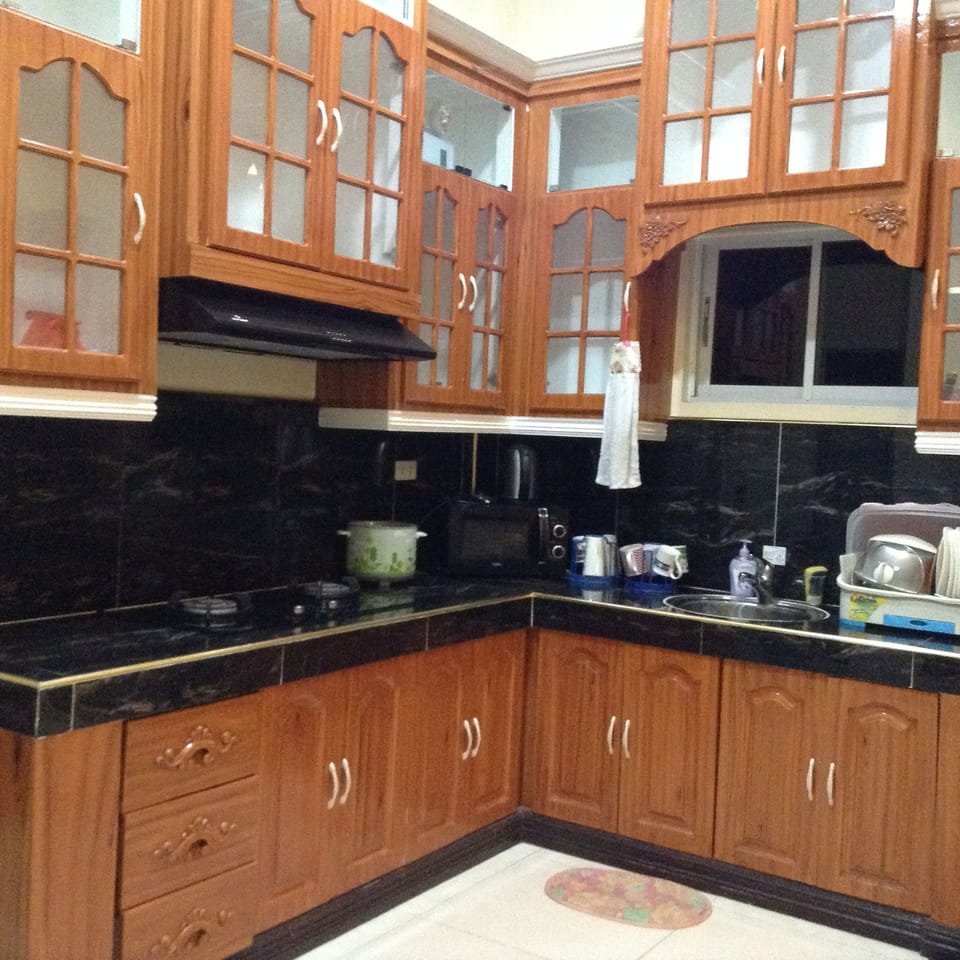 4 Bedroom House | Private kitchen | Full-size fridge, microwave, oven, stovetop