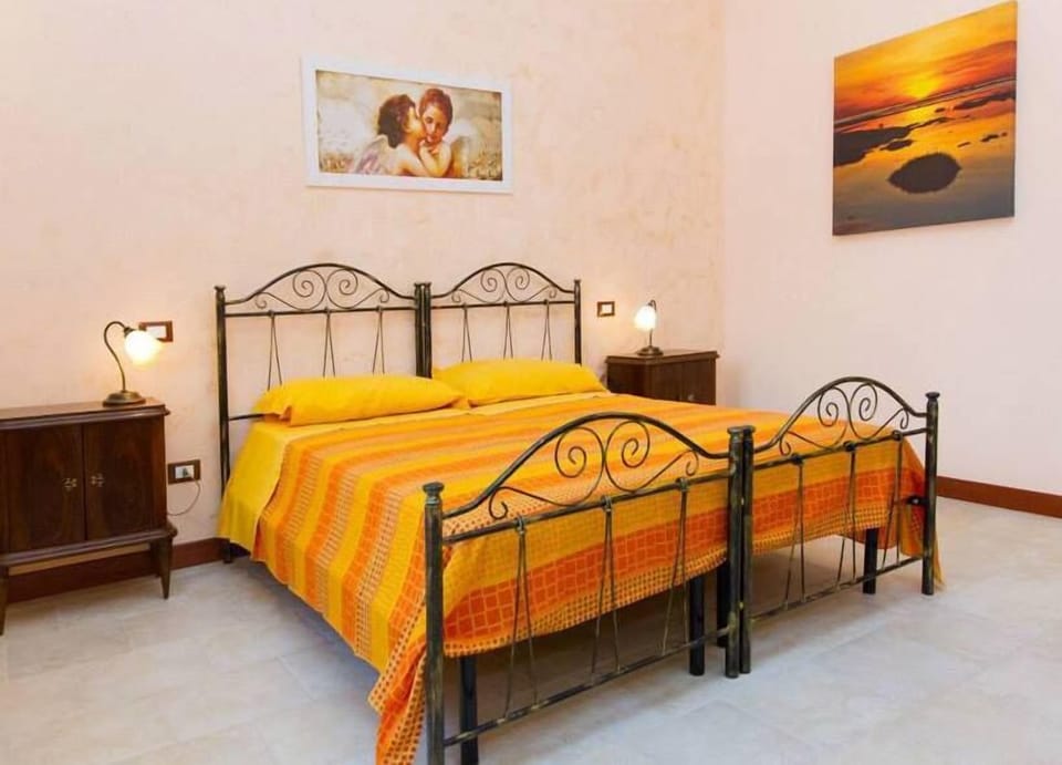 Double Room | Free cribs/infant beds, free WiFi, bed sheets